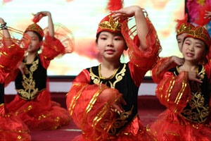 北京海淀區(qū)尚麗外國語學(xué)?；顒友莩?
                                                 width=