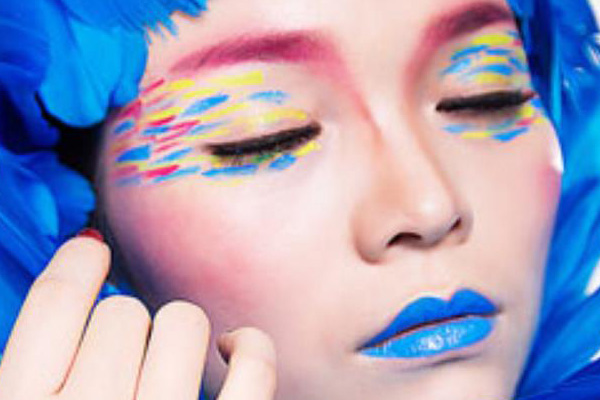 �Ʒ���ױ����