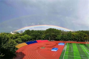 山东工商学院出国留学校园环境操场