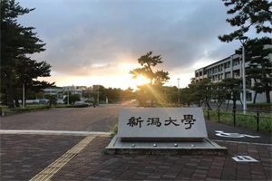 �ձ���к��ѧ������������