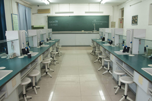 北京中加学校|通州华仁学校实验室