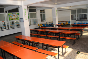 北京市君誼中學食堂一角