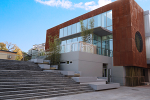 北京市君誼中學教學樓環(huán)境