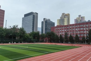  首都经济贸易大学出国留学学校风采操场