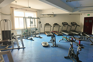 燕園正德學校健身房