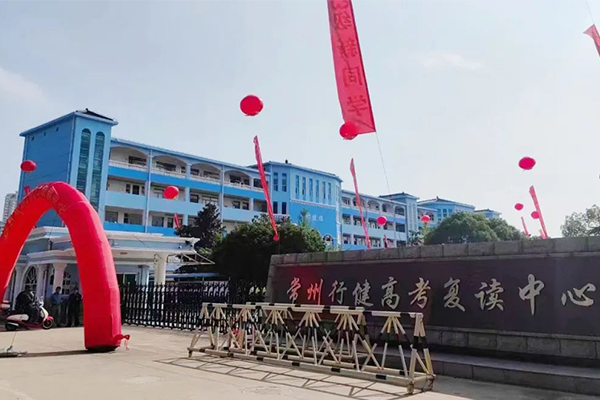 �����н��߸�ѧУ