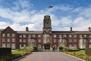 Ӣ��������ʿ��ѧУ��ֱ��������רҵר����˶������ѧ��������