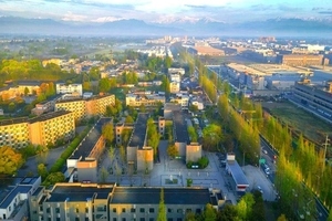 成都市郫都区绵实外国语学校校园美景