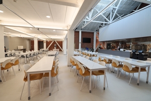 北京市仁泽高级中学食堂