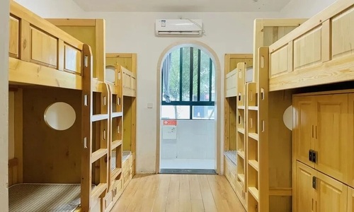 成都市郫都区绵实外国语学校