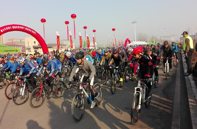 太原理工大學(xué)舉辦首屆環(huán)大學(xué)城自行車比賽