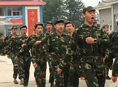 北航3+2留学项目2016级新生举行军训闭营式