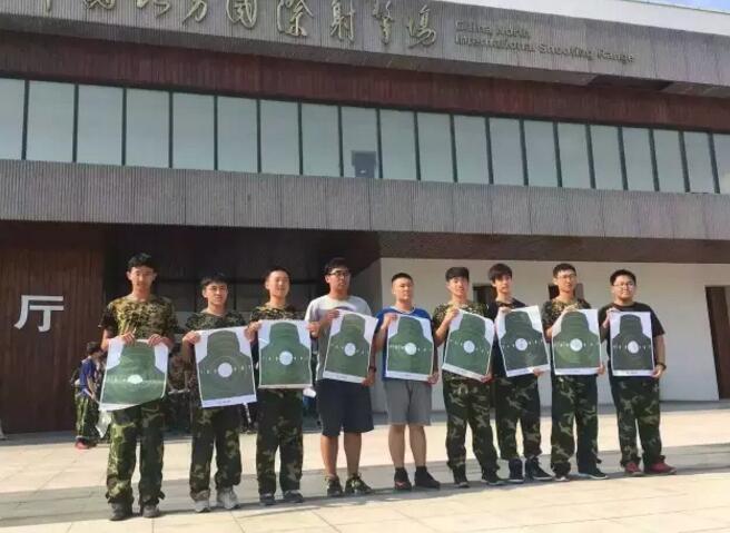 北航3+2留学2016级新生进行军训打靶训练