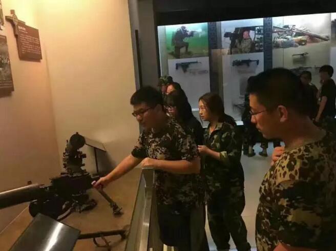 北航3+2留学2016级新生进行军训打靶训练