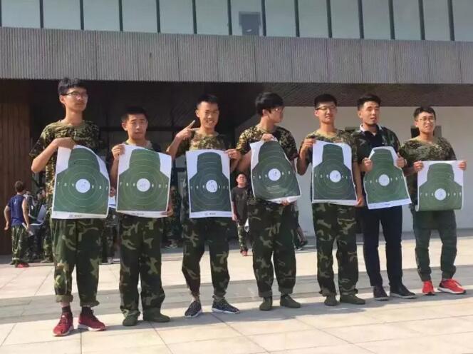 北航3+2留学2016级新生进行军训打靶训练
