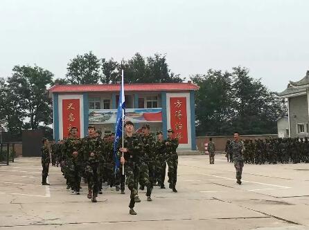 北航3+2留学项目2016级新生举行军训闭营式