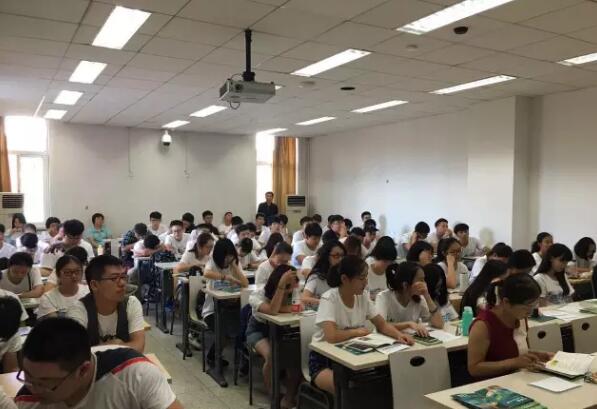 外经贸留学预科班举行2016级新生开学典礼