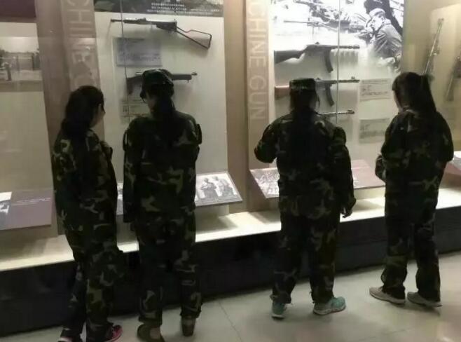 北航3+2留学2016级新生进行军训打靶训练