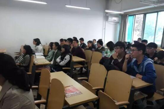 英国基尔大学教授亲临外经贸国际预科课程班