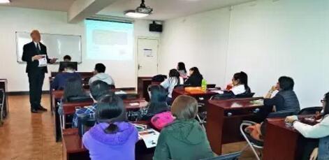 悉尼科技大学教授来访对外经济贸易大学