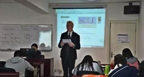 悉尼科技大学教授来访对外经济贸易大学