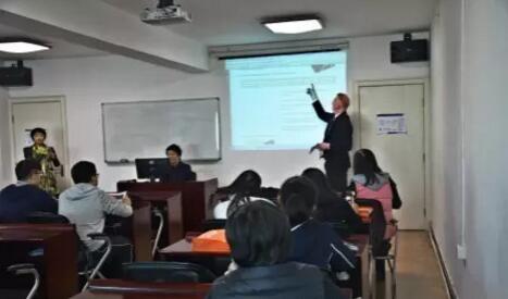 悉尼科技大学教授来访对外经济贸易大学