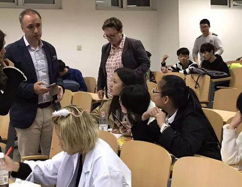 提赛德大学为中传媒艺术班学生分享作品