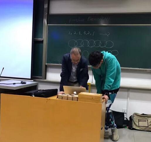 提赛德大学为中传媒艺术班学生分享作品