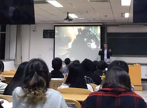 提赛德大学为中传媒艺术班学生分享作品