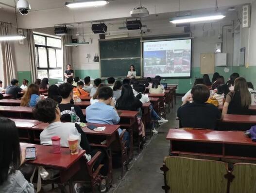 北京航空航天大学出国留学大三咨询讲座顺利举行