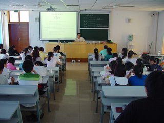 报考艺术学在职研究生只能周末上课吗?