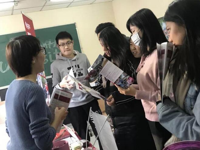 北京航空航天大学德蒙福特大学留学讲座进行中