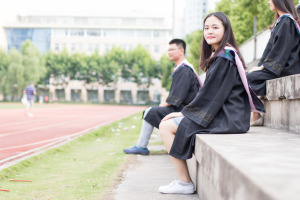 报考经济学在职研究生哪种方式能获得学历?