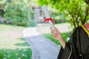 国际贸易在职研究生需要先考试吗?