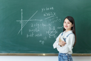 本科无学位能报考国际贸易在职研究生吗?