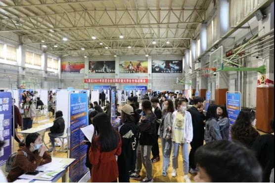 包頭輕工職業技術學院舉行大學校園專場招聘會