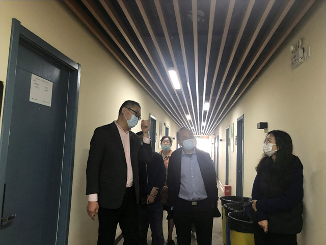南京理工大學繼續教育學院領導看望慰問疫情期間住宿學生