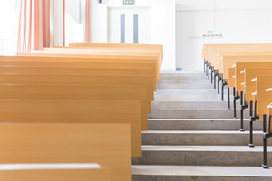 报考西南政法大学在职研究生有什么要求限制？