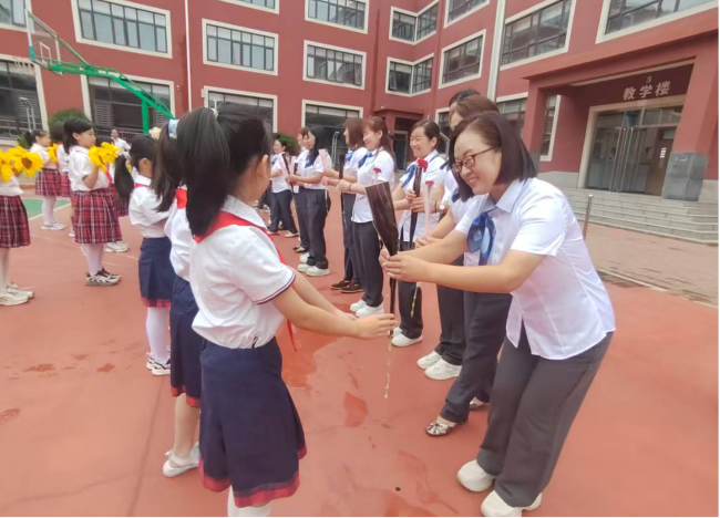 三河市燕橋學校小學部教師節活動
