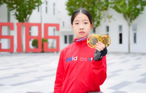 君誠學(xué)子虞恩晴喜獲第三個世界冠軍！