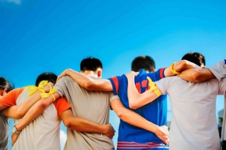 北京市中关村外国语学校课外活动都有哪些安排？收费吗？