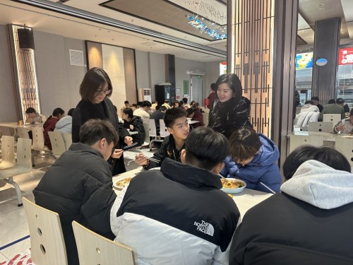 北京东方红学校开学第一餐