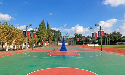 �ɶ��д��ؿ��������ѧУ