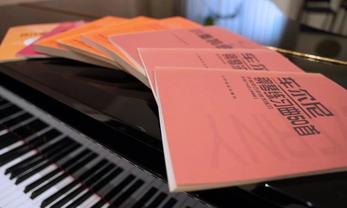 �����ж�������������ʵ��ѧУ