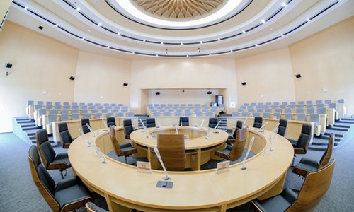 ����Ӣ��ʢ�˵�ѧУ