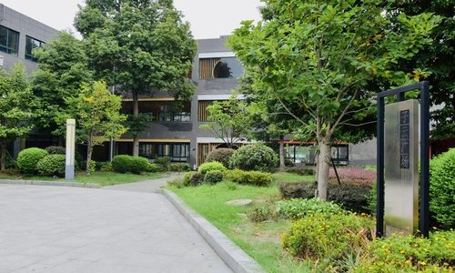 �ɶ���ۯ������ʵ�����ѧУ