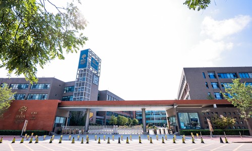 ��������Ӣ��ѧУ(���ڰ�)