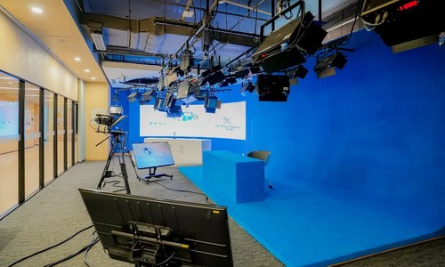 ����Ӣ��ʢ�˵�ѧУ