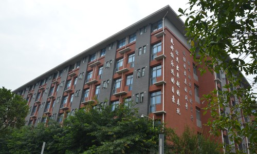 �ɶ��������ѧУ���ʲ�