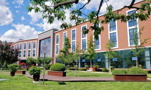 ��������Ӣ������ѧУ